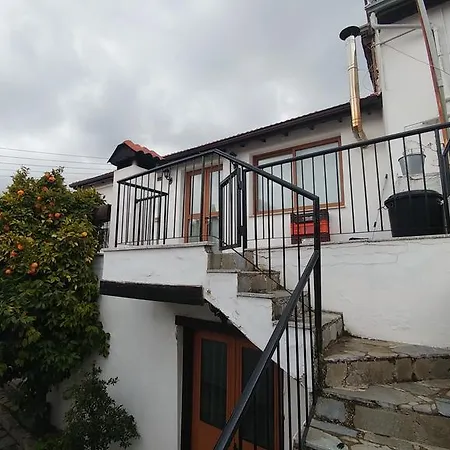 Stou Kir Yianni Nyaraló *